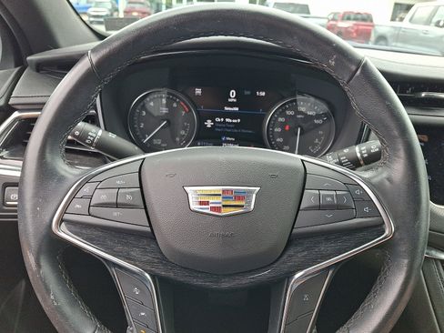 Certified 2022 Cadillac XT5 Premium Luxury w/ Technology Package AWD/4WD image 16