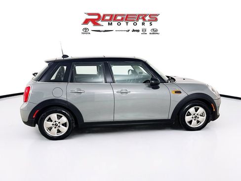 Used 2015 MINI Cooper 4-Door Hardtop FWD image 9