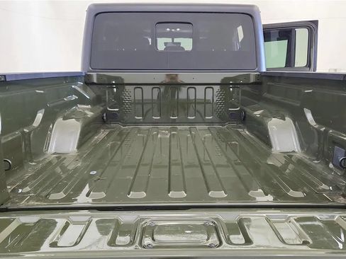 Used 2023 Jeep Gladiator Overland w/ Cold Weather Group AWD/4WD image 20