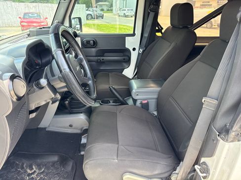 Used 2009 Jeep Wrangler X AWD/4WD image 9