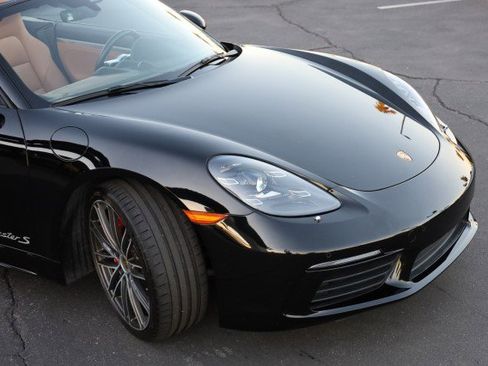 Used 2018 Porsche 718 Boxster S image 10