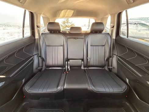 Used 2024 Volkswagen Tiguan SE image 41