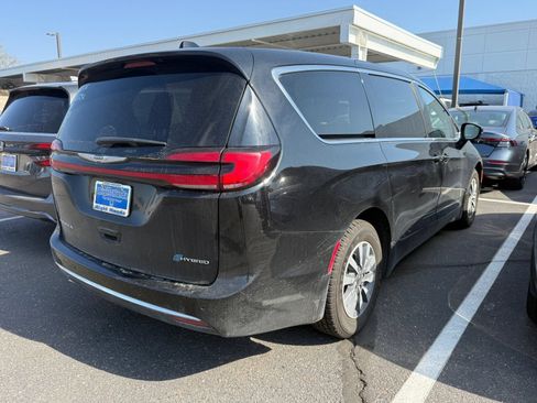 Used 2024 Chrysler Pacifica Limited FWD image 4