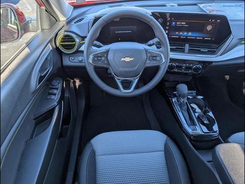 New 2026 Chevrolet Trax LT w/ Driver Confidence Package image 11