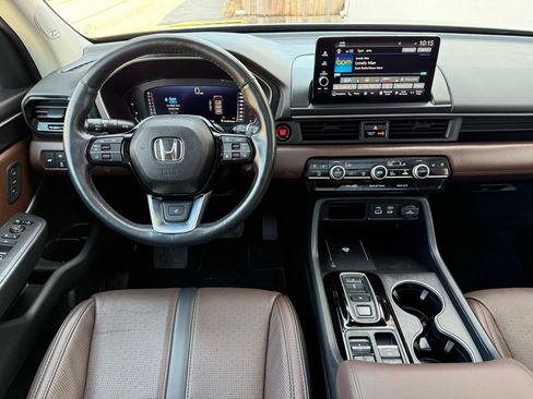 Used 2023 Honda Pilot Elite image 2