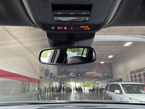 Used 2025 Buick Enclave Sport Touring w/ Power Package FWD image 20