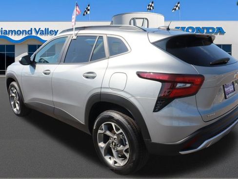 Used 2025 Chevrolet Trax LT image 4