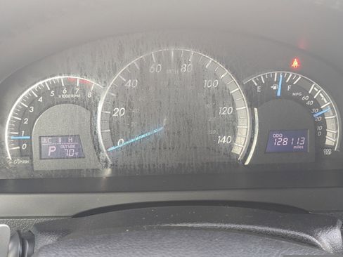 Used 2014 Toyota Camry L image 27