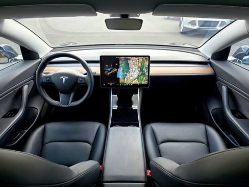 Used 2018 Tesla Model 3 Long Range AWD/4WD image 17