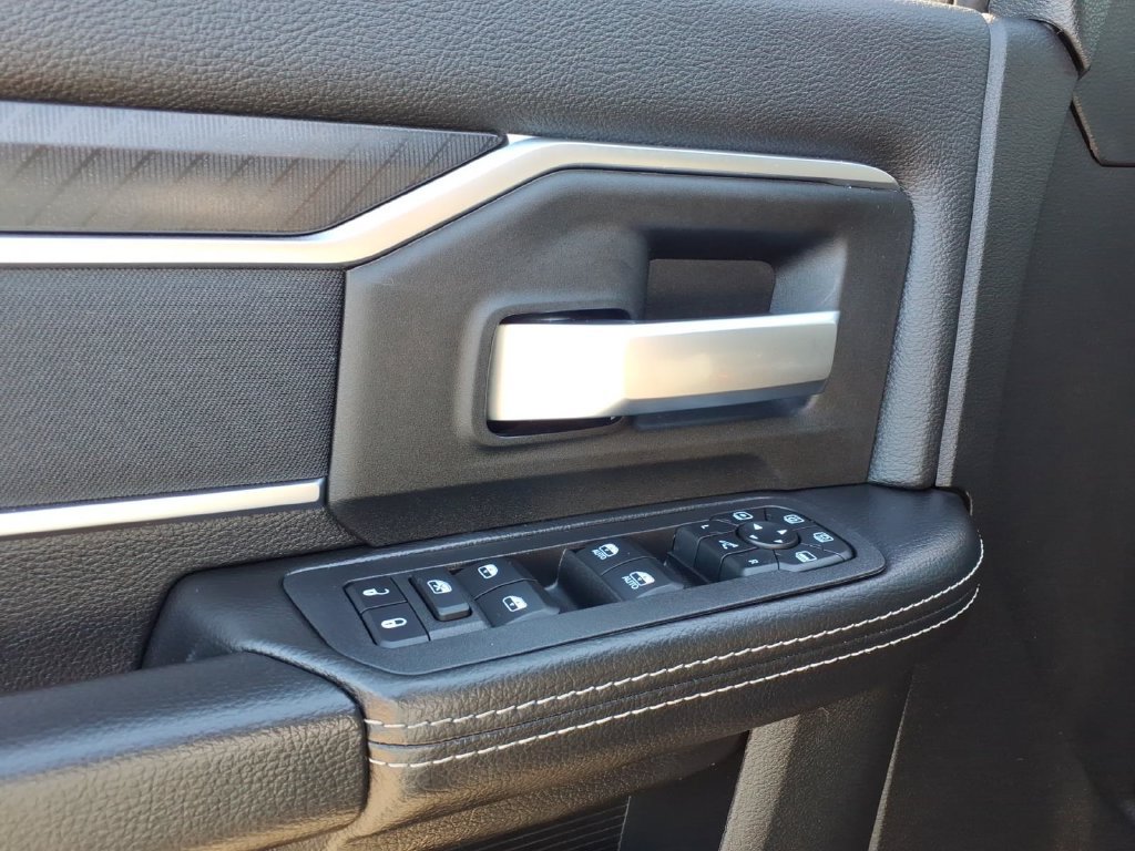 Certified 2025 RAM 2500 Big Horn AWD/4WD image 4