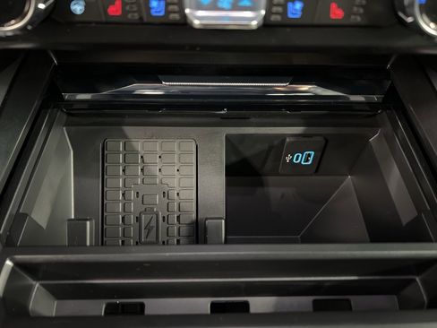 New 2026 Ford F250 Lariat w/ Black Appearance Package image 16