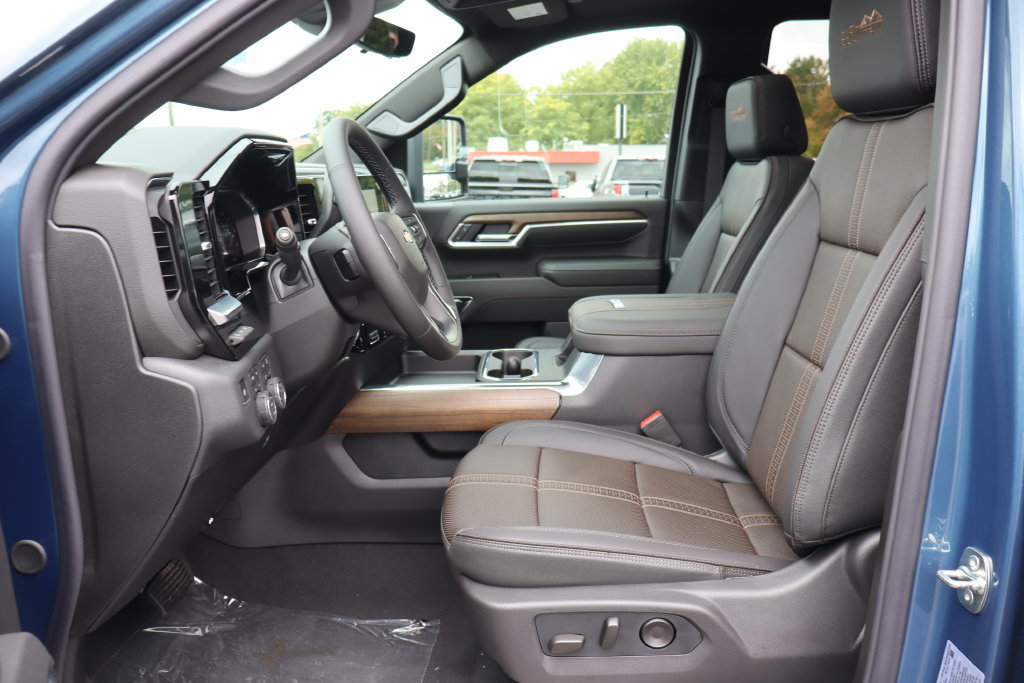 New 2026 Chevrolet Silverado 3500 High Country w/ High Country Premium Package AWD/4WD image 5