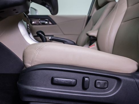 Used 2017 Honda Accord Touring image 18