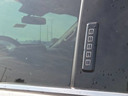 Used 2022 Ford F150 Platinum AWD/4WD image 16