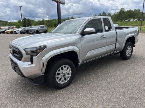 Used 2026 Toyota Tacoma SR5 RWD image 12