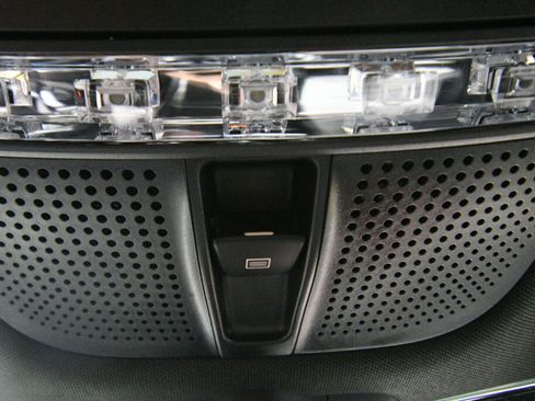 Used 2021 Mercedes-Benz GLC 300 4MATIC image 20