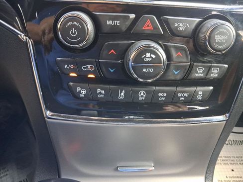 Used 2021 Jeep Grand Cherokee Overland AWD/4WD image 13