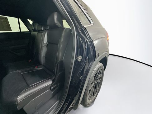 Used 2023 Volkswagen Atlas Cross Sport SE w/ Panoramic Sunroof Package FWD image 26