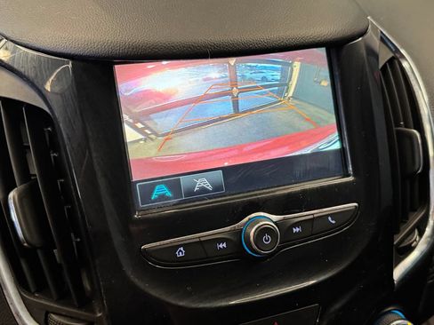 Used 2017 Chevrolet Cruze Premier FWD image 14