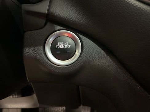 Used 2021 Chevrolet Equinox LT image 22