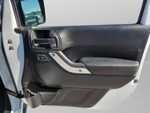 Used 2017 Jeep Wrangler Unlimited Sahara w/ Max Tow Package image 32