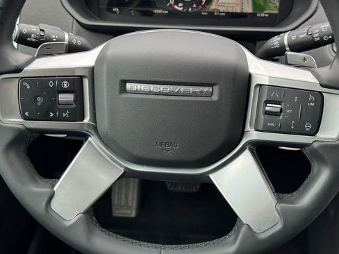 Used 2024 Land Rover Discovery S AWD/4WD image 15