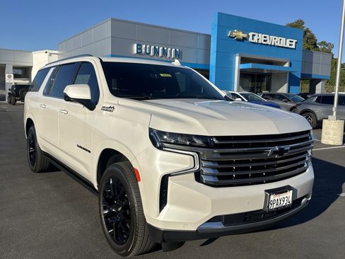 Used 2024 Chevrolet Suburban High Country image 1