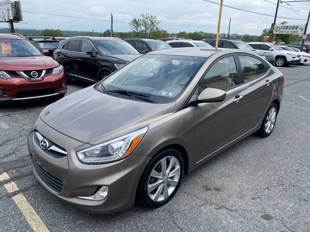 Used 2014 Hyundai Accent GLS w/ Option Group 2 FWD image 1