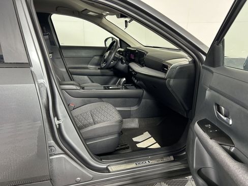 Used 2025 Nissan Kicks SV w/ Illumination Package image 28