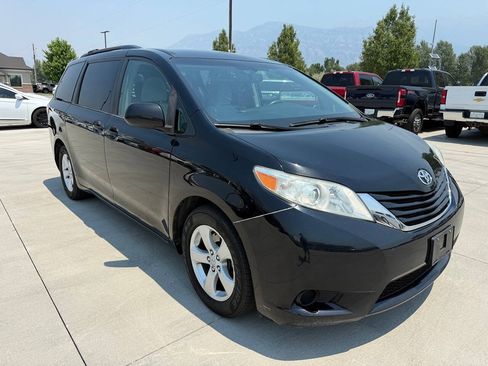 Used 2017 Toyota Sienna LE FWD image 9