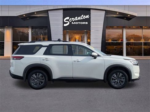 Used 2024 Nissan Pathfinder SV w/ SV Premium Package image 6