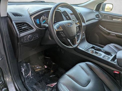Used 2020 Ford Edge Titanium image 11