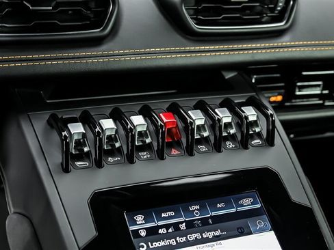 Used 2020 Lamborghini Huracan EVO RWD image 22