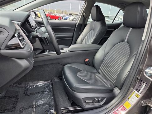 Used 2024 Toyota Camry SE image 9