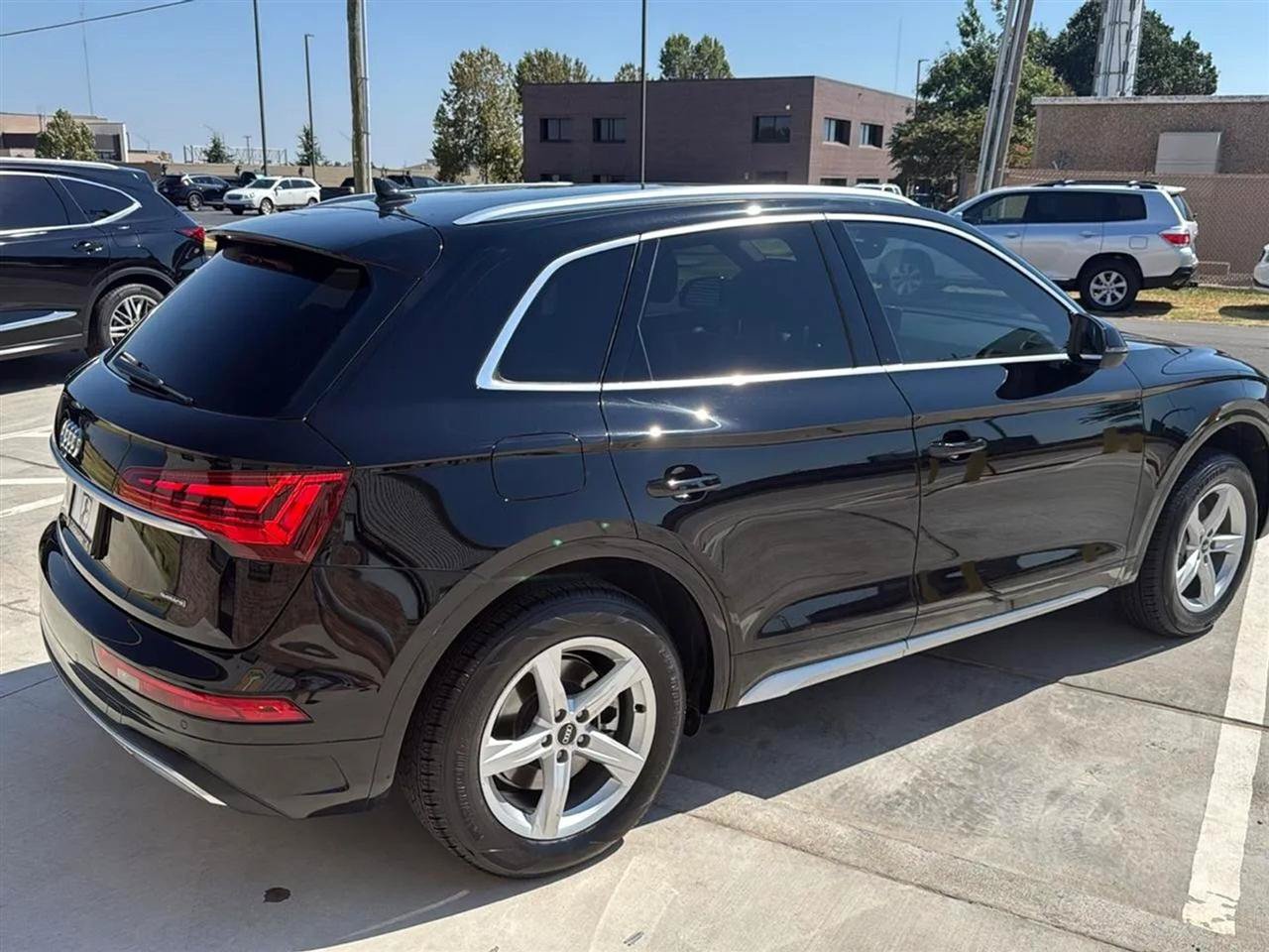 Used 2021 Audi Q5 2.0T Premium w/ Convenience Package AWD/4WD image 11