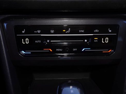 Used 2023 Volkswagen Tiguan SE image 18