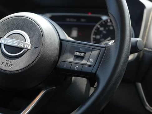 Used 2024 Nissan Rogue S FWD image 20