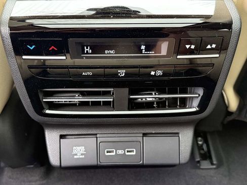 Used 2023 Acura MDX SH-AWD w/ Technology Package image 16