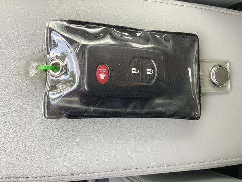 Used 2014 Toyota Prius Four FWD image 35