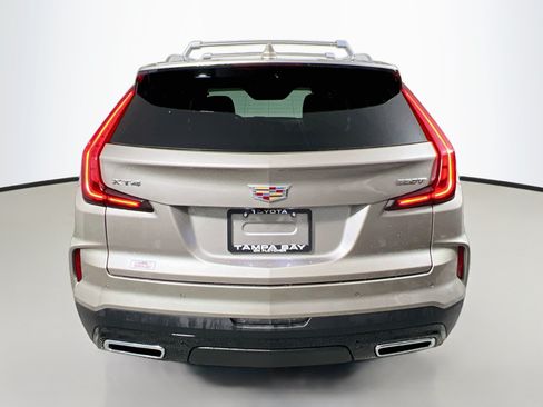Used 2024 Cadillac XT4 Premium Luxury w/ Technology Package FWD image 6