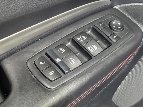 Used 2015 Dodge Durango R/T w/ Technology Group AWD/4WD image 22