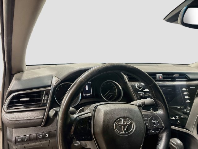 Used 2019 Toyota Camry SE FWD image 11