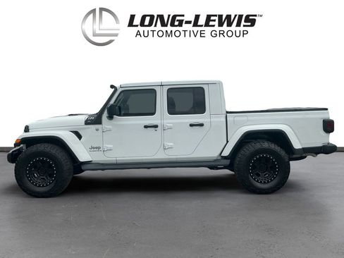 Used 2023 Jeep Gladiator Overland w/ Trailer Tow Package AWD/4WD image 2