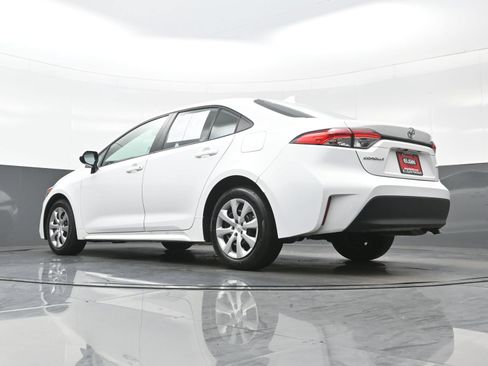 Used 2025 Toyota Corolla LE FWD image 28