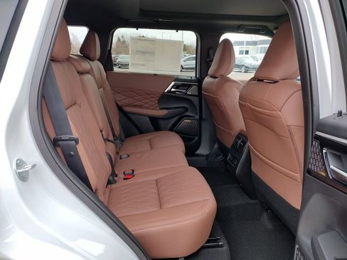 New 2026 Mitsubishi Outlander SEL image 11