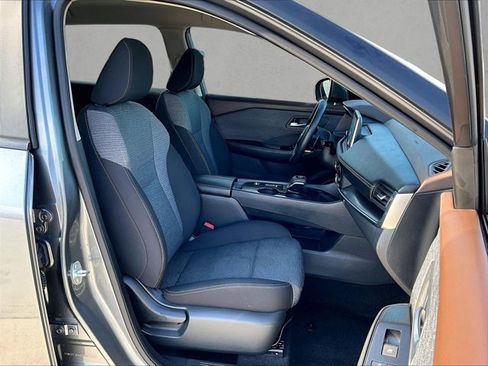 Used 2023 Nissan Rogue SV image 9