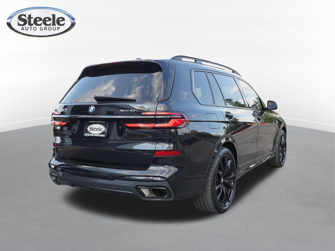 Used 2024 BMW X7 xDrive40i w/ M Sport Package AWD/4WD image 5