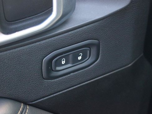 Used 2024 Jeep Wrangler Unlimited Sahara AWD/4WD image 13