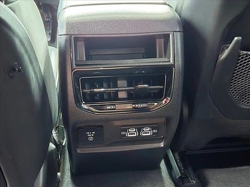 Used 2022 Jeep Grand Cherokee Altitude image 18