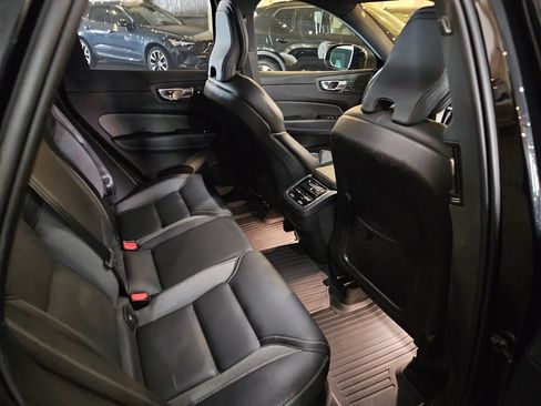 Certified 2024 Volvo XC60 B5 Ultimate w/ Climate Package AWD/4WD image 9